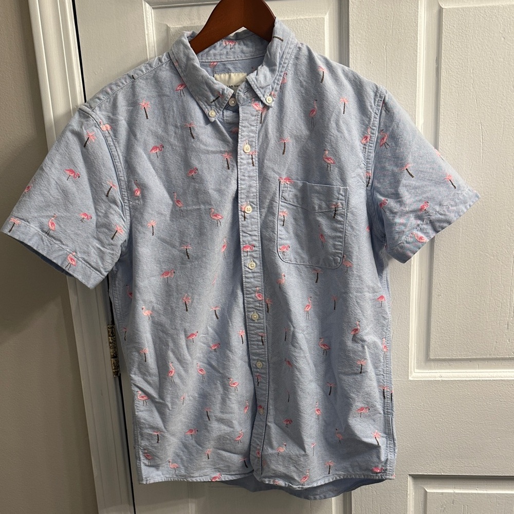 American Eagle  Light Blue Button up shirt. Pink flamingos and palm trees